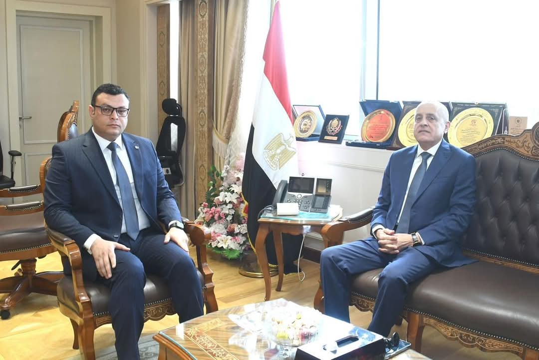  وزير الإسكان يتابع مع محافظ الأقصر مشروعات مبادرة "حياة كريمة"
