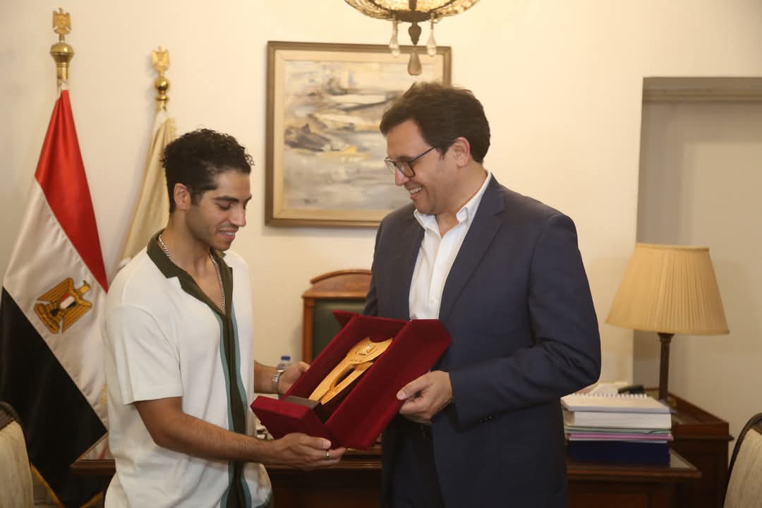 وزير الثقافة يكرم النجم العالمى مينا مسعود