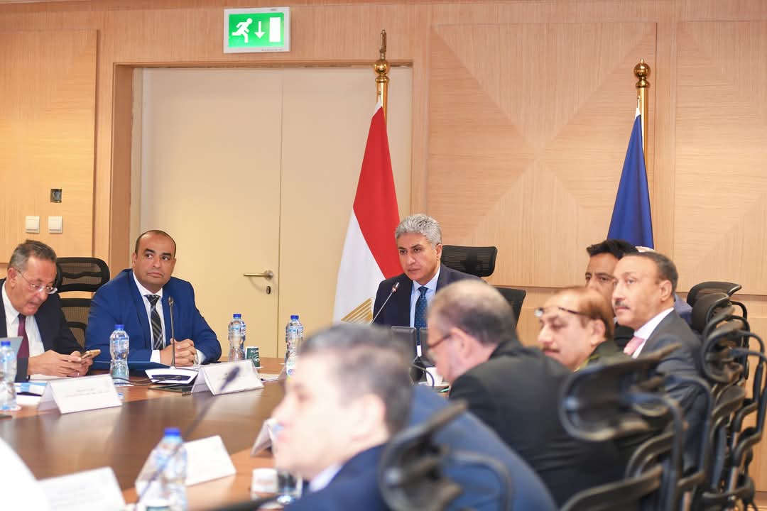 وزير السياحة يترأس اجتماع المجلس الأعلى للآثار 