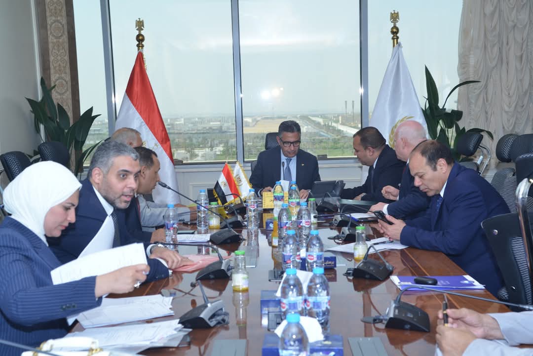وزير التموين يلتقي بعدد من أعضاء مجلسي النواب والشيوخ