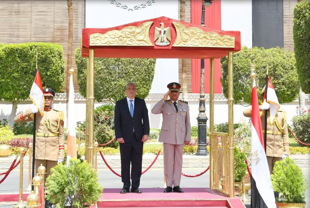 القائد العام للقوات المسلحة يلتقى وزير الدفاع القبرصى