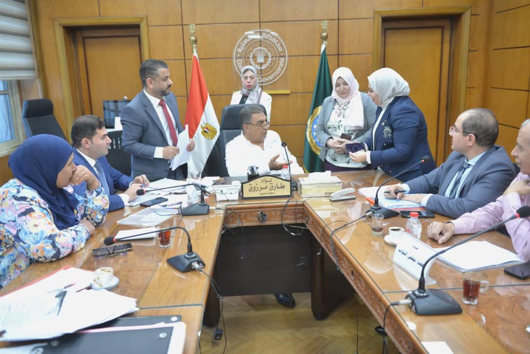 محافظ الدقهلية يبحث مع أعضاء النواب والشيوخ المطالب الجماهيرية