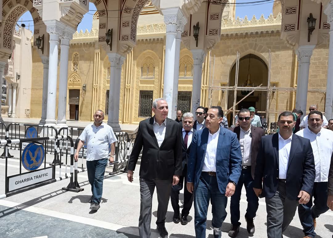 رئيس الوزراء يتفقد أعمال تطوير مسجد "السيد البدوى".. بطنطا