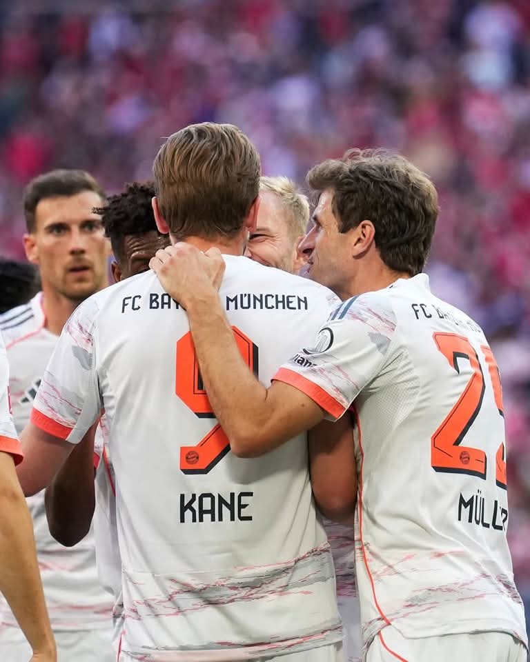 بايرنوميونخ يحتفل بلقب الدوري الألماني بثنائية نظيفة فى بوروسيا مونشجلادباخ