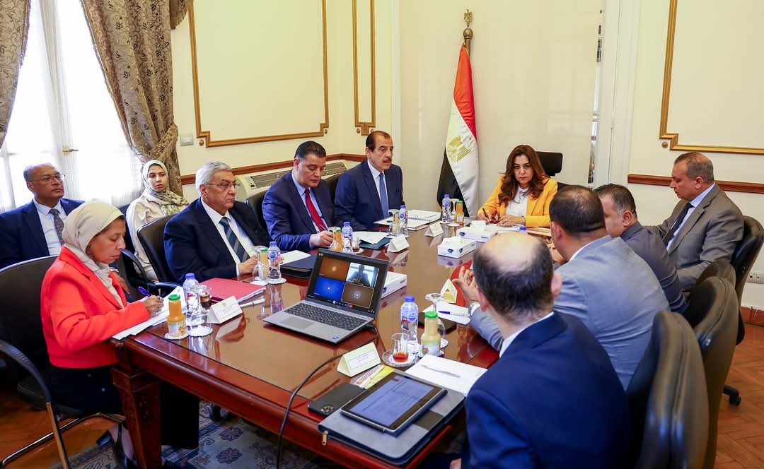 وزيرة التنمية المحلية تبحث مع محافظى الإسكندرية والقليوبية الاستغلال الأمثل لقطع الأراضى والأصول غير المستغلة