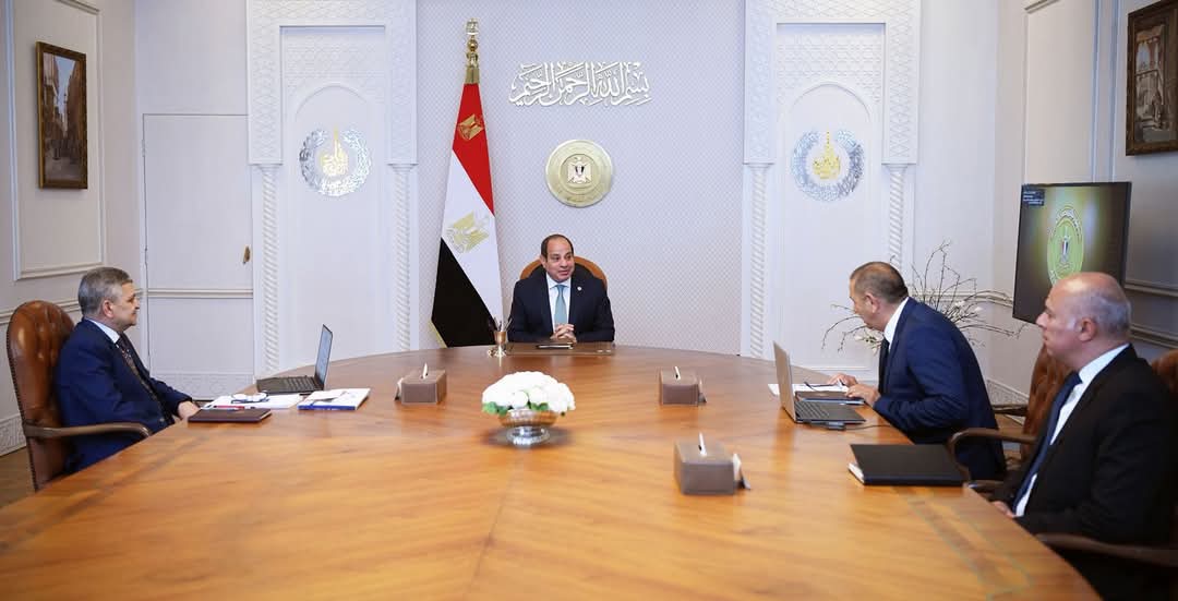 الرئيس:تعزيز التواصل الفعّال بين هيئة قناة السويس وعملائها
