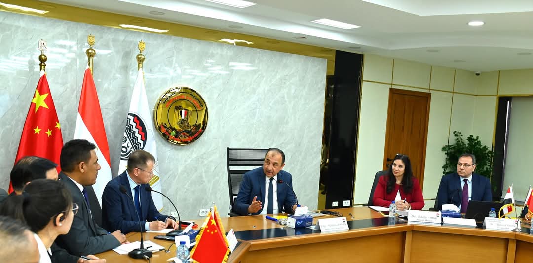 شيمى يبحث مع 37 مستثمرًا وممثلًا لكبرى شركات الغزل والنسيج الصينية فرص الشراكة والاستثمار