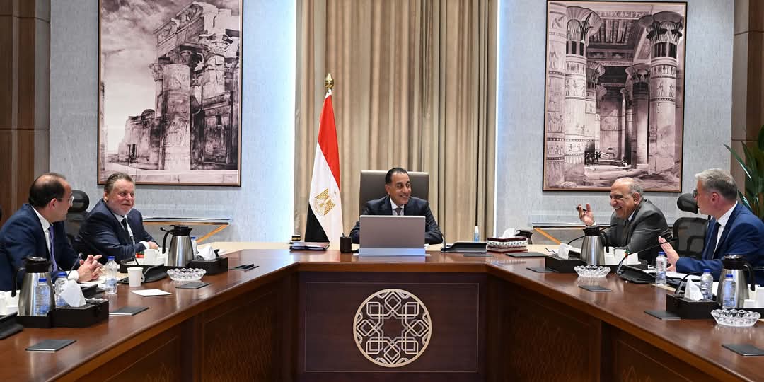 رئيس الوزراء يستعرض خطة توفير المنتجات البترولية لتشغيل محطات الكهرباء