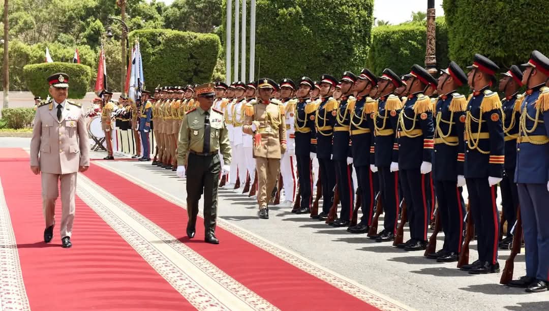 القائد العام للقوات المسلحة يلتقى وزير الدفاع بمدغشقر