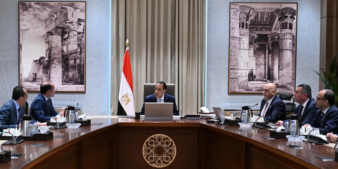 مدبولى يستعرض جهود تعزيز استدامة جهاز تنمية المشروعات المتوسطة والصغيرة