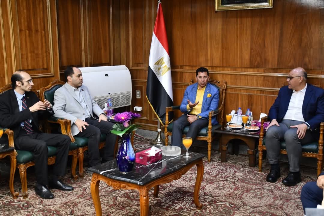 أشرف صبحى:استراتيجية شاملة لتطوير مراكز الشباب والمنشآت الرياضية