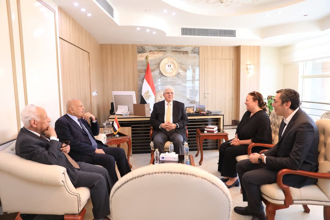 وزير التعليم العالى يثمن الشراكة العلمية بين جامعة أسوان ومؤسسة مجدى يعقوب