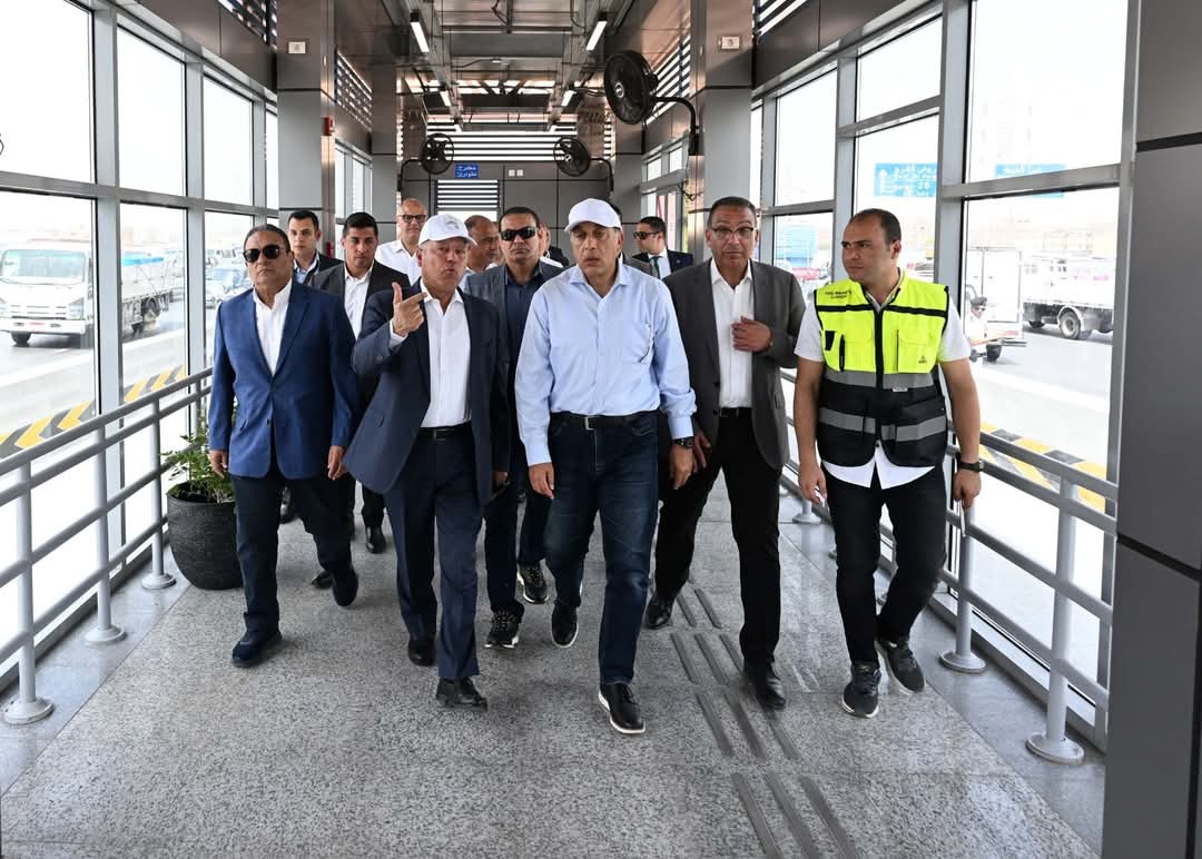 مدبولى: الأتوبيس الترددى صديق للبيئة .. وخدمة مميزة للمواطنين
