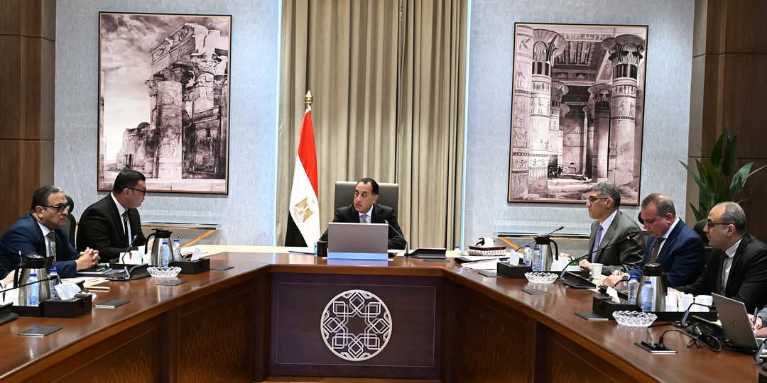 رئيس الوزراء يتابع الموقف التنفيذى لتطوير أرض مطار إمبابة
