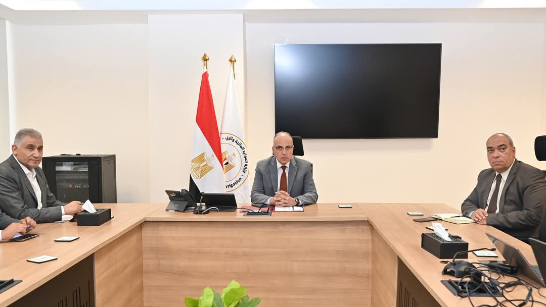 وزير الري يتابع إجراءات إصدار تراخيص المياه الجوفية