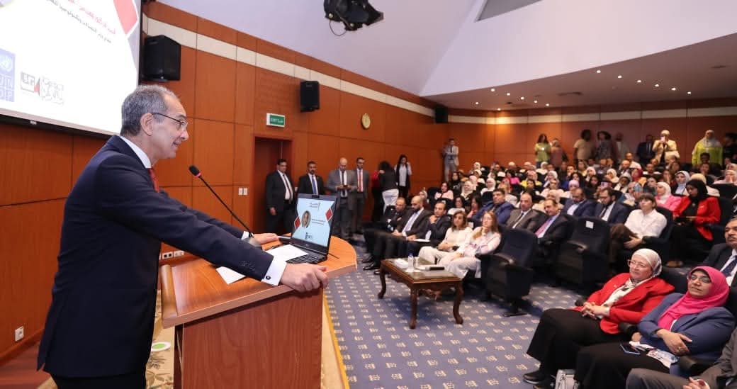 وزير الإتصالات: بناء القدرات الرقمية لأكثر من 30 ألف سيدة بالمحافظات