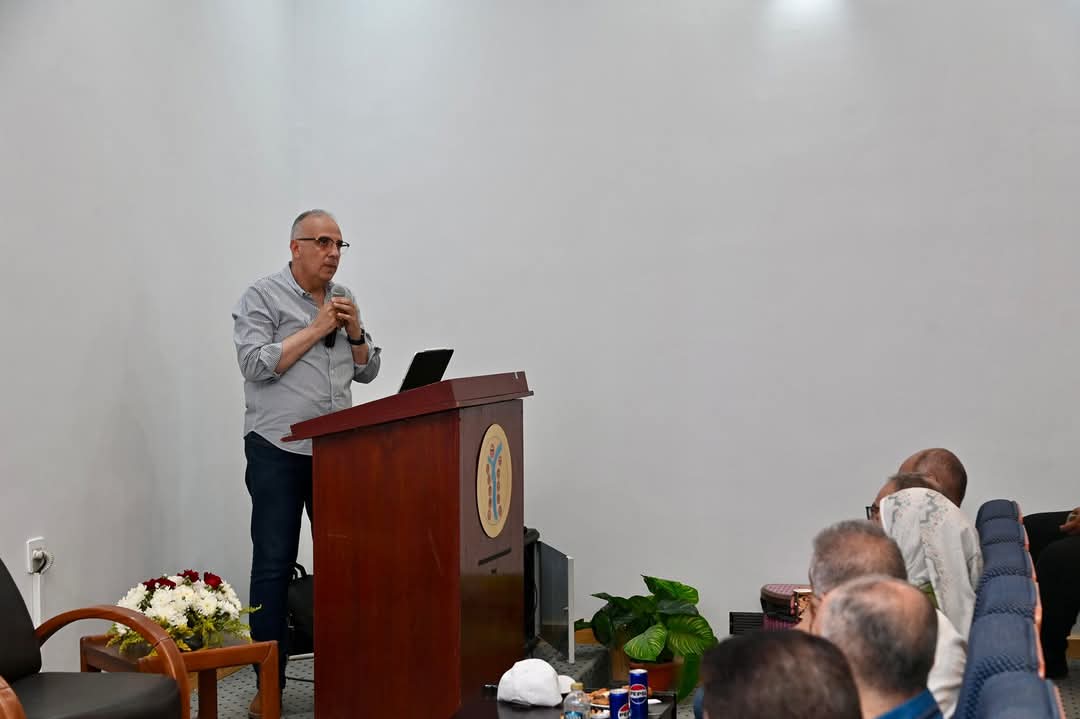 وزير الرى يلتقى بالمهندسين العاملين بهيئة السد العالى