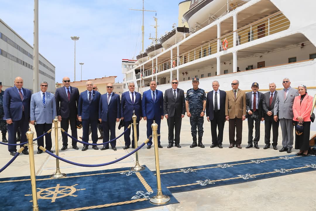 القوات البحرية تستقبل وفد أعضاء المحكمة الدستورية العليا