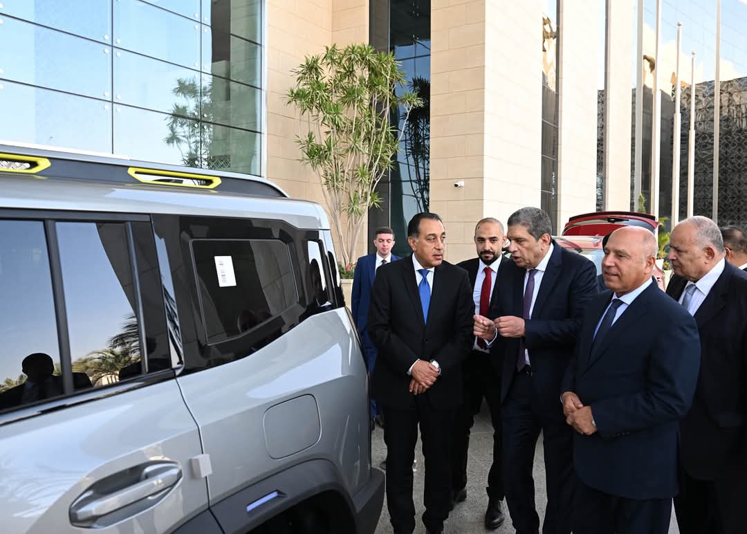 مدبولى يبحث مع"جيتور" العالمية توطين عدد من طرازات السيارات بالسوق المحلية