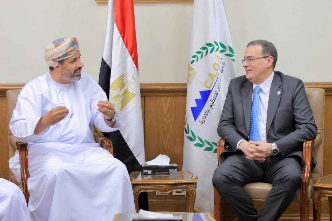 رئيس التنظيم والإدارة يستقبل وزير العمل العمانى