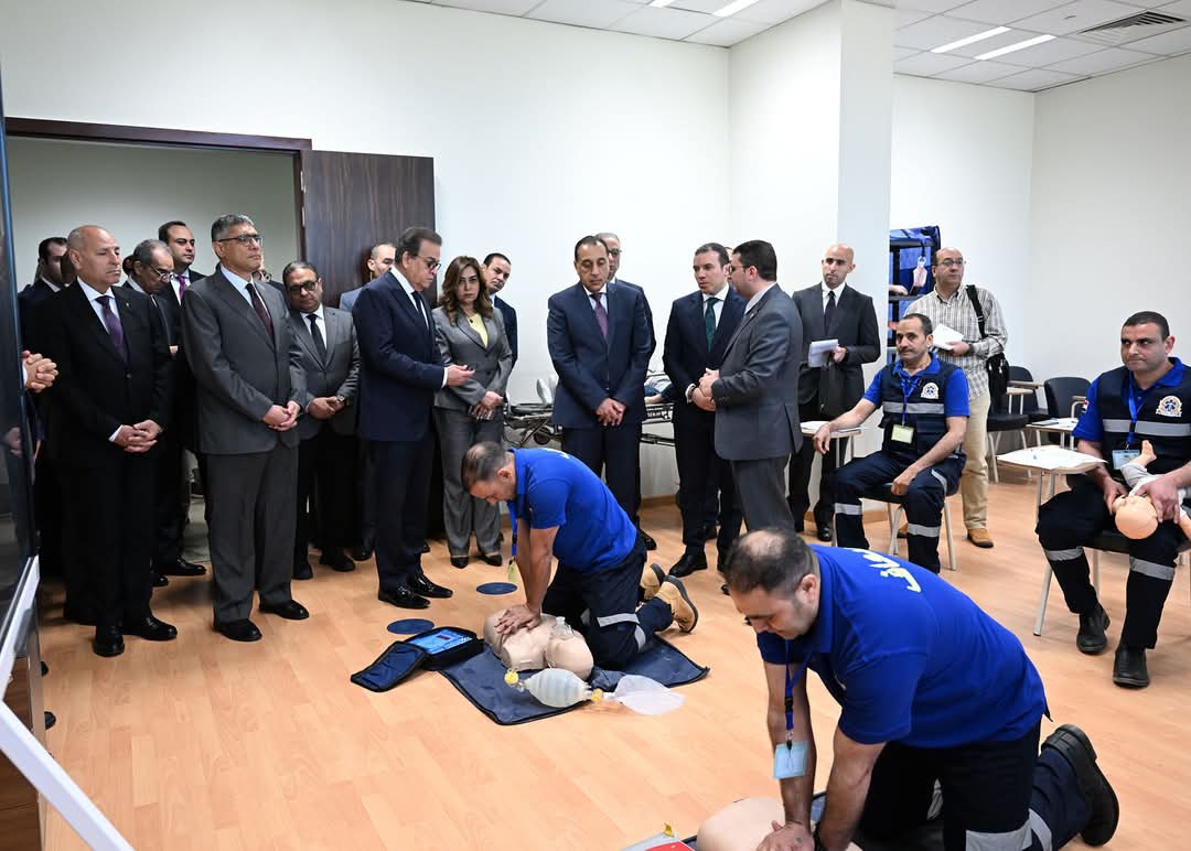 رئيس الوزراء يتفقد المركز القومى للتدريب بمقر هيئة الإسعاف المصرية