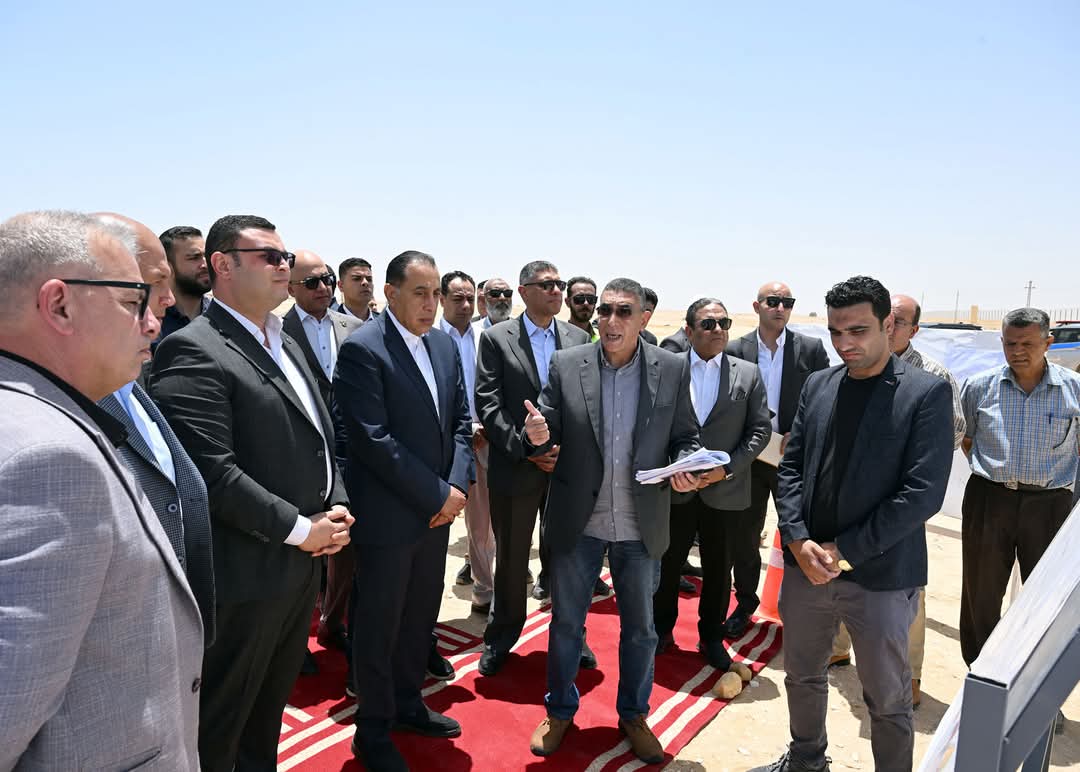 رئيس الوزراء يتفقد تنفيذ أعمال الطرق والمرافق بتوسعات مدينة زايد الجديدة