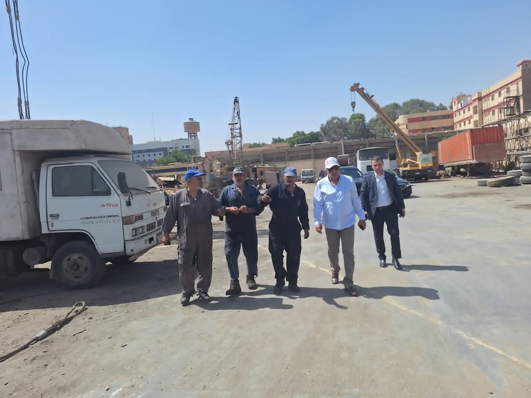 وزير الكهرباء يتفقد ورش صيانة المعدات والمركبات الثقيلة والخفيفة بالشركة القابضة