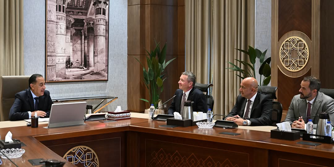 رئيس الوزراء يستقبل نائب رئيس شركة "إكسون موبيل" العالمية