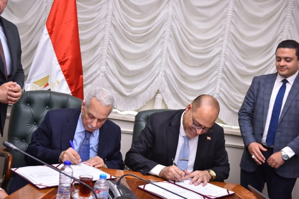 بروتوكول تعاون بين"العمل"و"المحكمة العربية للتحكيم"