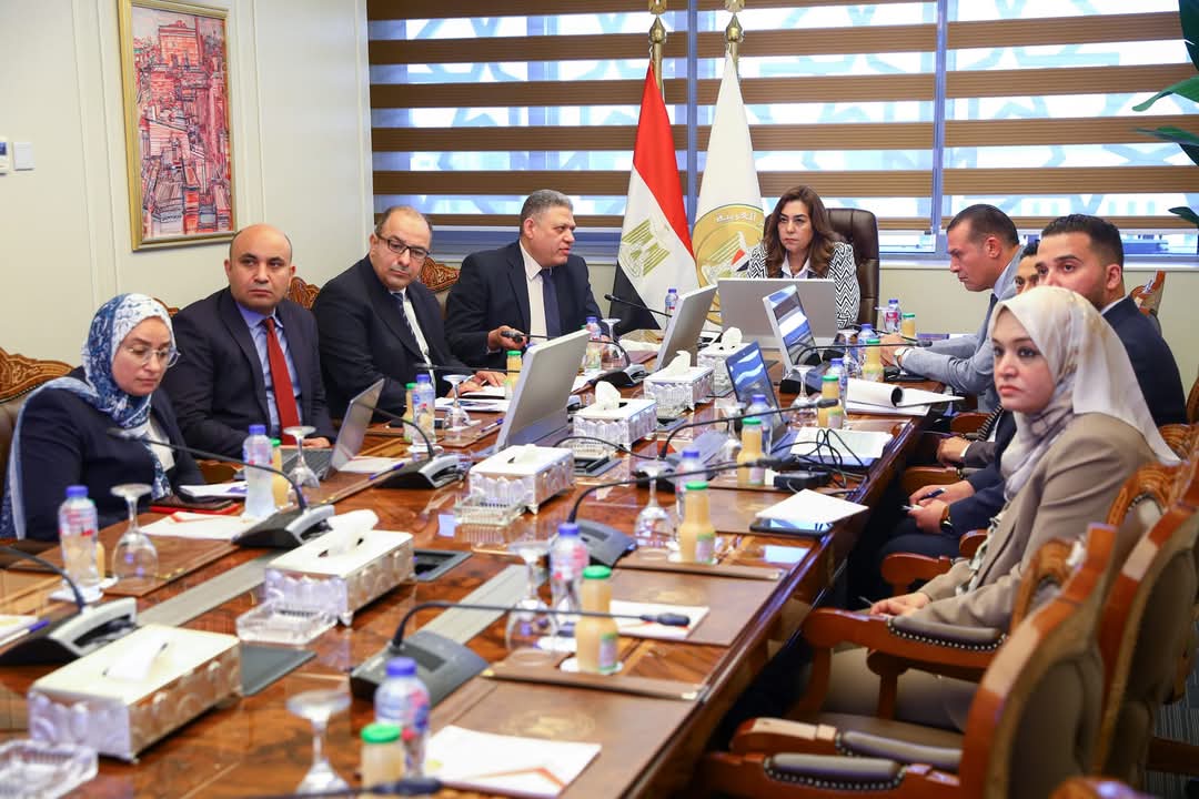 وزير التنمية المحلية تطالب المحافظين بتفعيل دور لجان المتابعة على المراكز التكنولوجية