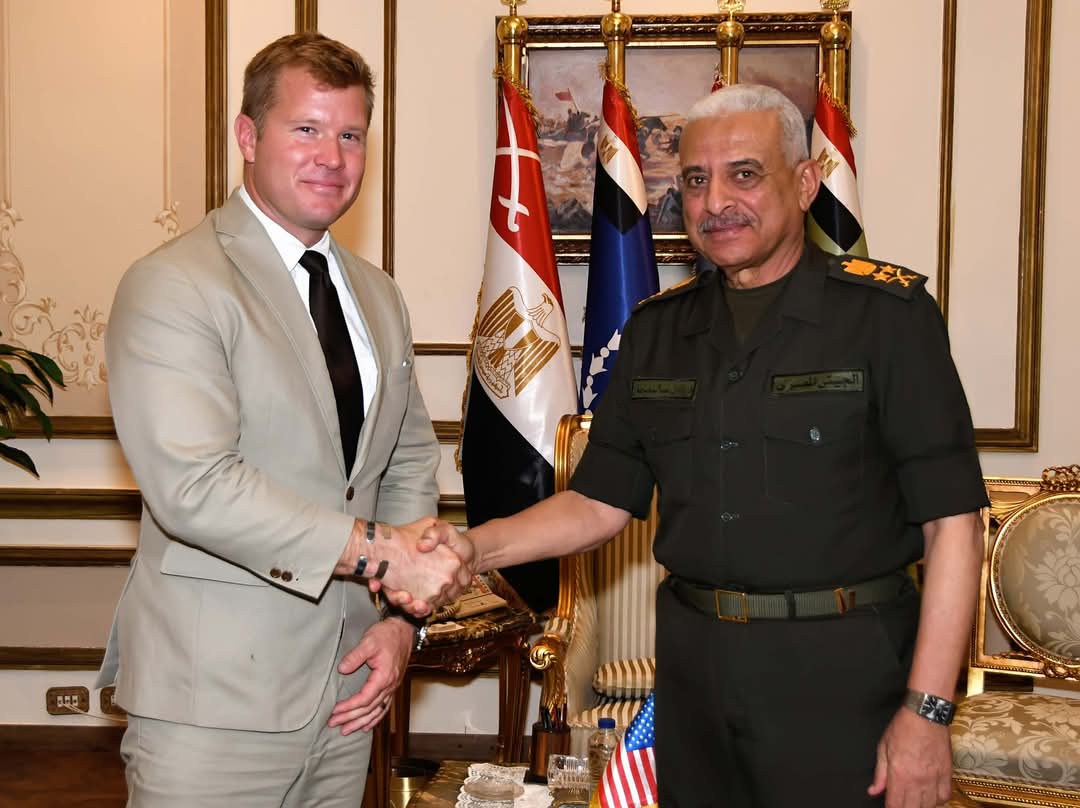 وزير الدفاع يلتقى عضو لجنة الخدمات المسلحة بالشيوخ الأمريكى
