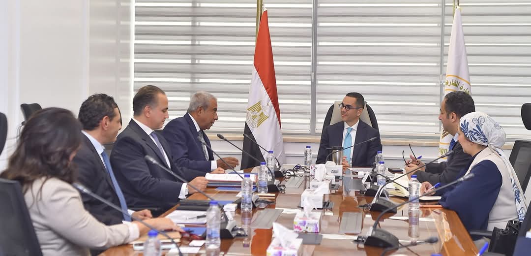 وزير الاستثمار يلتقى ممثلى تحالف صناعى دولى