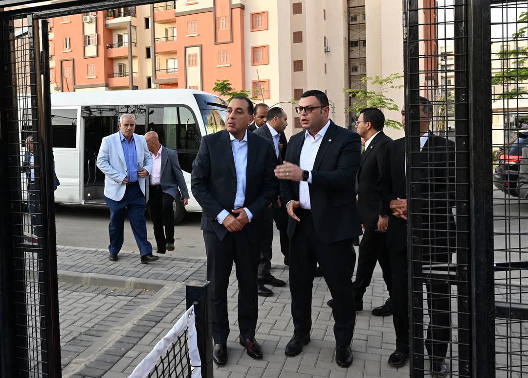 رئيس الوزراء يتفقد عدداً من المشروعات بحدائق العاصمة