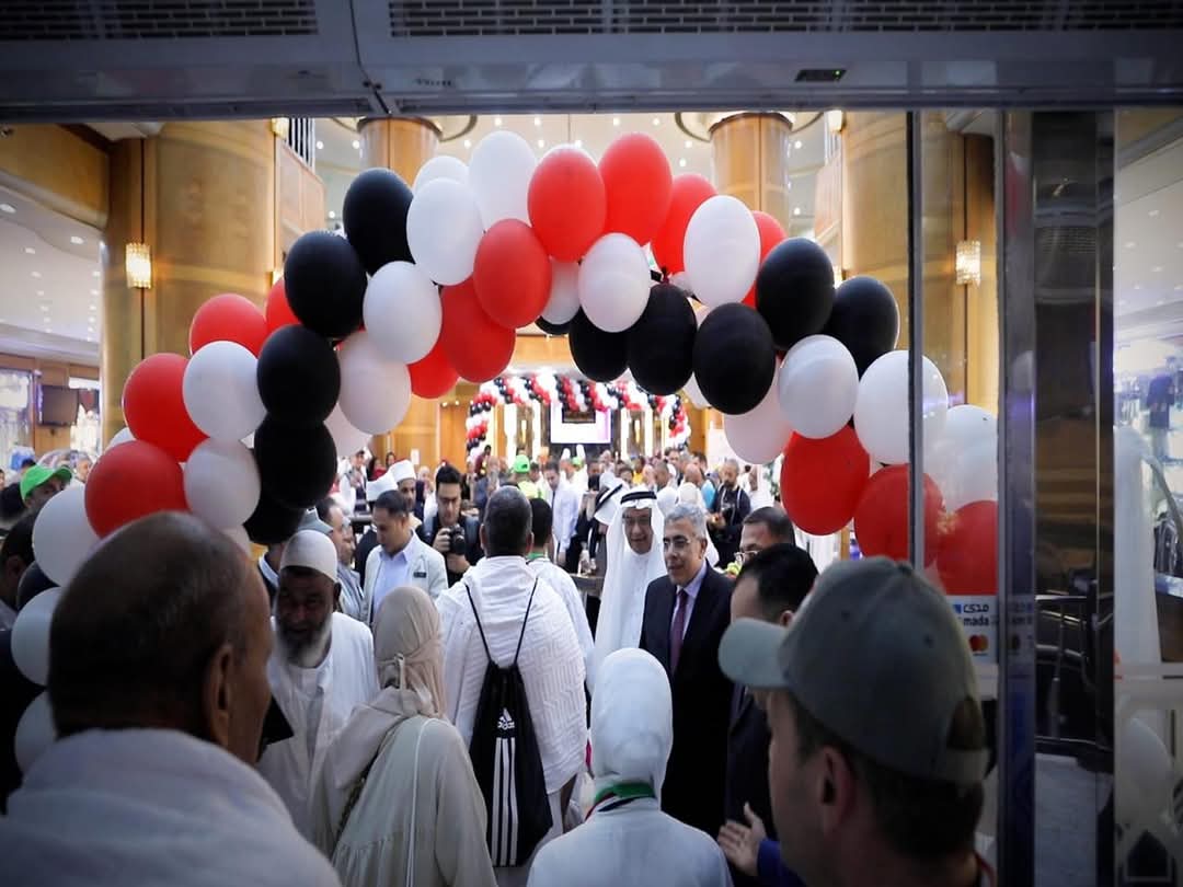 رئيس البعثة الرسمية يناشد الحجاج المصرييين ارتداء بطاقة "نسك" الذكية