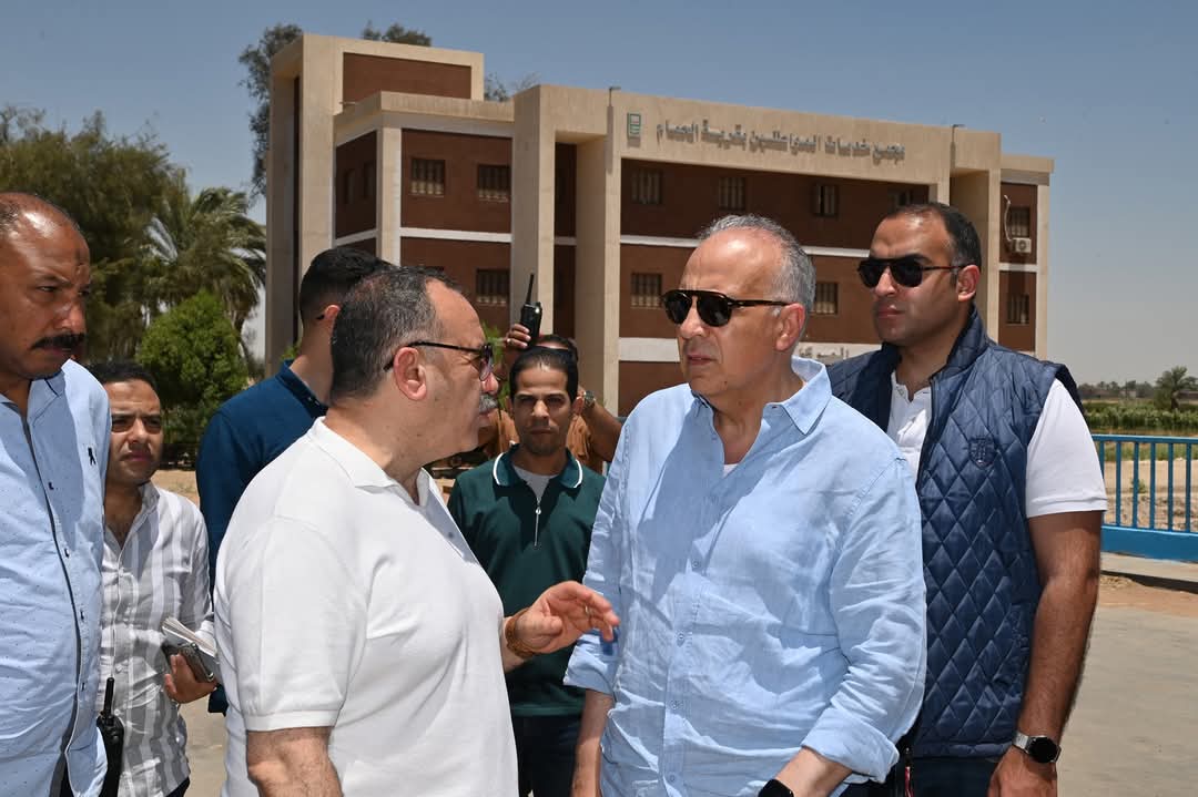 وزير الرى يتفقد حالة الترع والقناطر بأسيوط ..ويلتقى العاملين