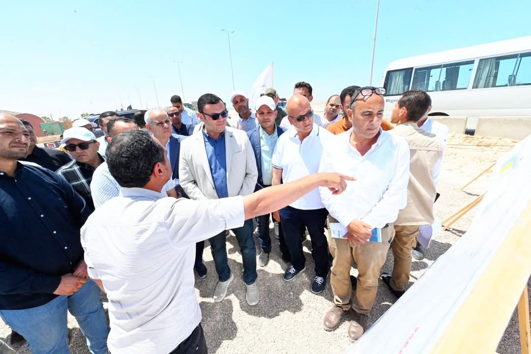 وزير الإسكان يتفقد مشروع M8 by the lake وأعمال البحيرات والطرق وبوابات "مارينا الساحل الشمالى"