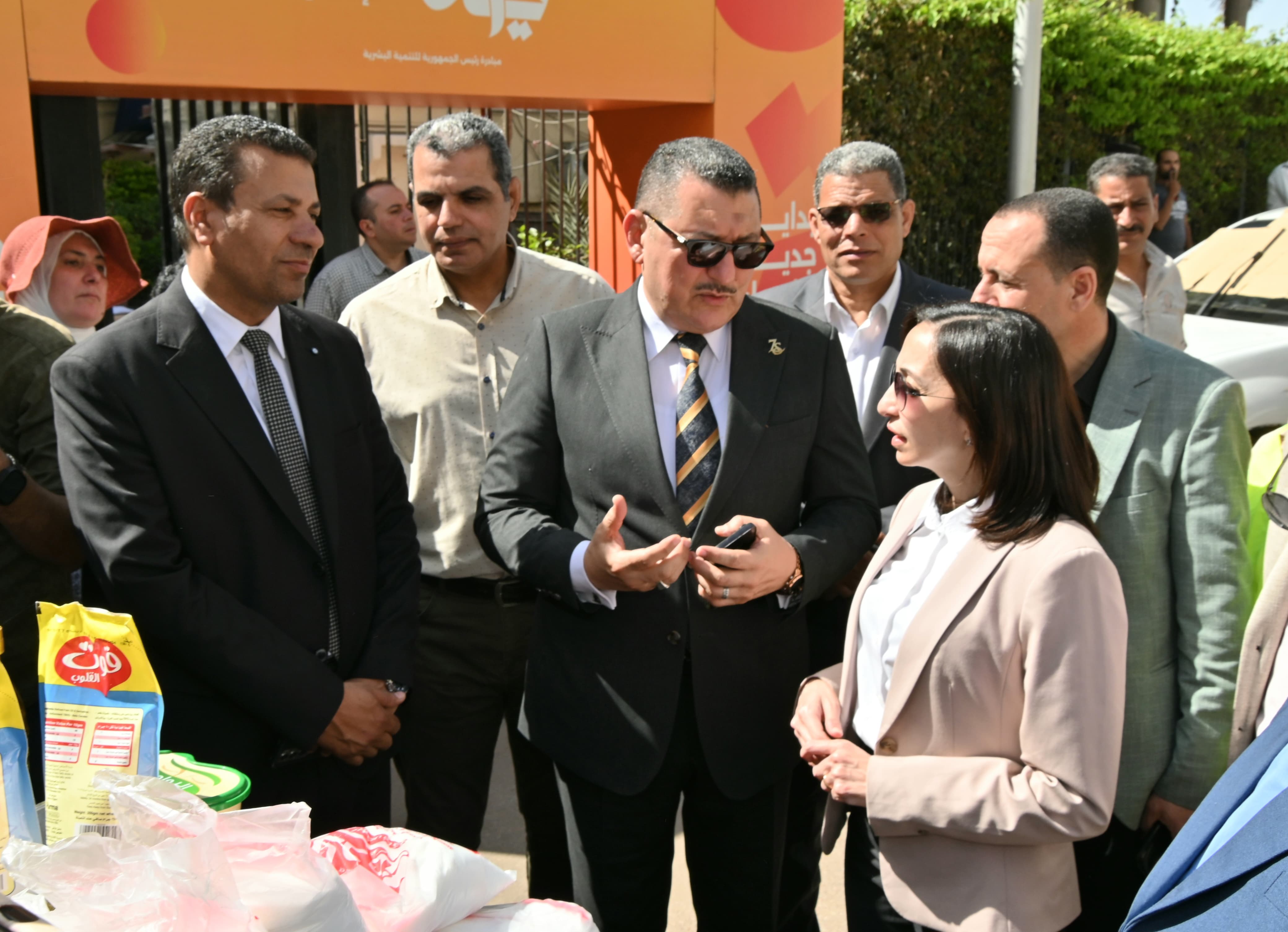 البحيرة ..  إطلاق قافلة تضم 9 سيارات مواد غذائية وبيض مائدة - الخبر لايف