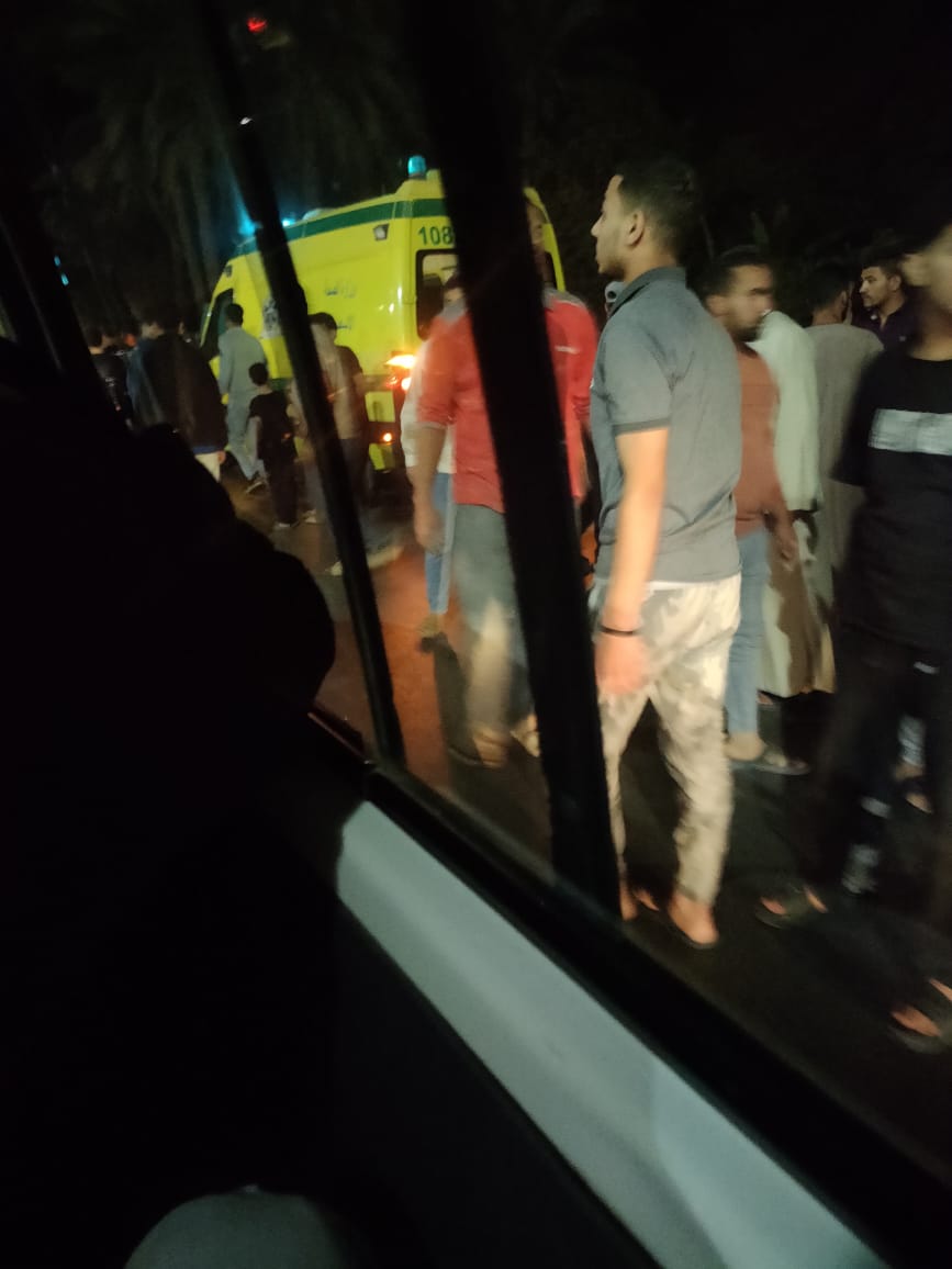 مأساة على طريق الفيوم: مصرع شاب وإصابة طفل في حادث انقلاب دراجة نارية عند مدخل سنورس