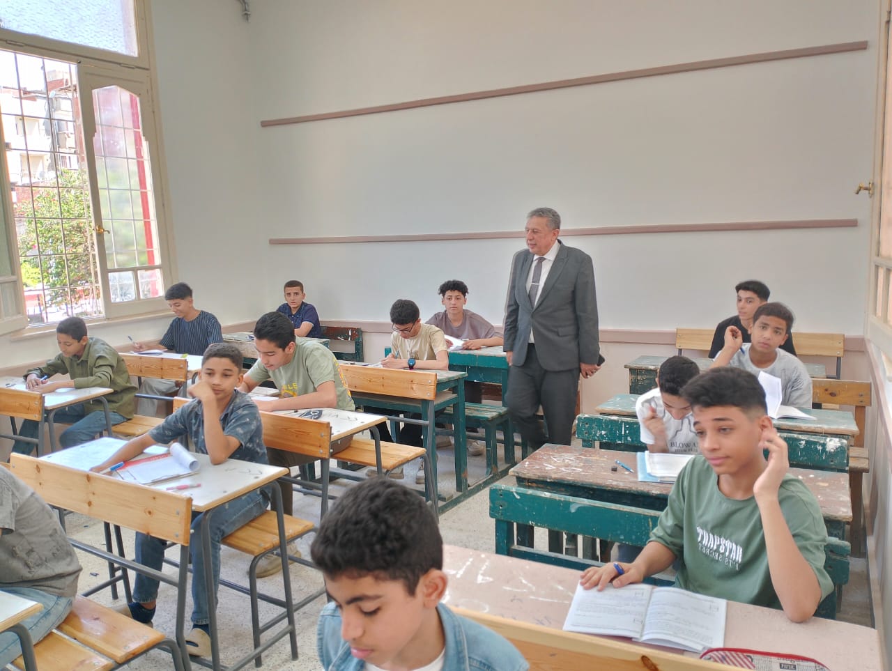 الديب  يتفقد امتحانات إعدادية البحيرة.. ويحذر من الغش