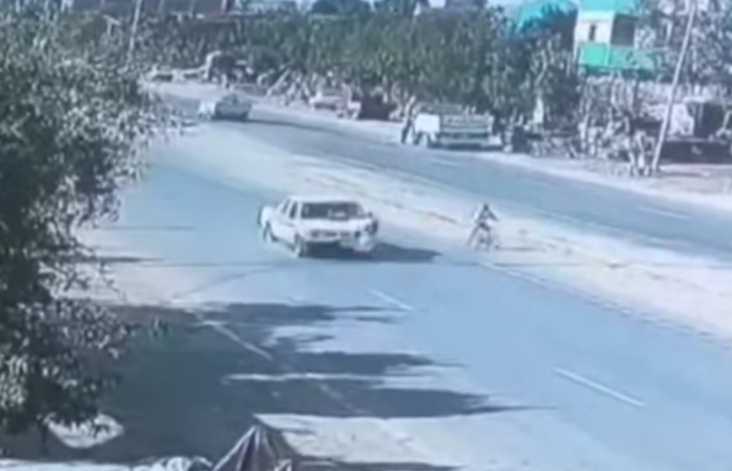 حادث مأساوي بالفيوم.. سيارة تموين تدهس طفلة وترديها قتيلة في الحال