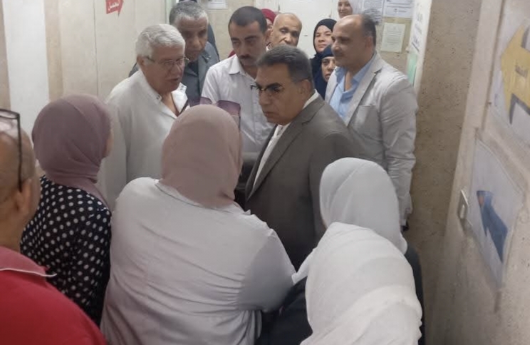 محافظ الدقهلية يفاجئ عيادة التأمين الصحي بجديلة