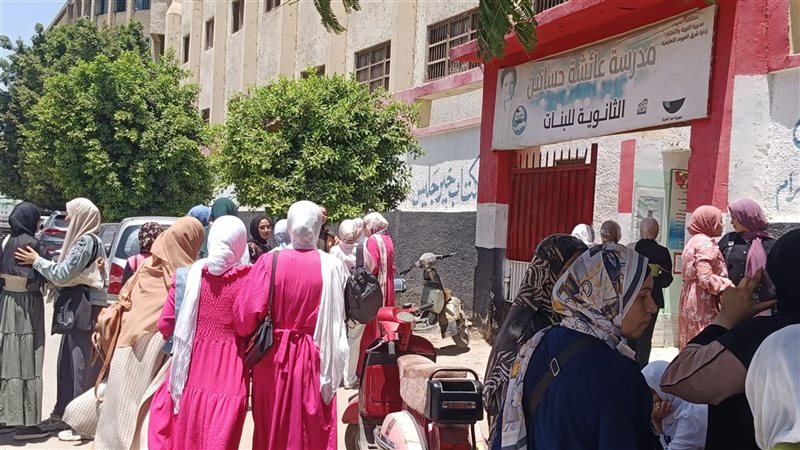 انضباط وهدوء في أول أيام امتحانات الثانوية العامة بقنا.. تأمين مشدد وتوفير الأجواء الملائمة للطلاب