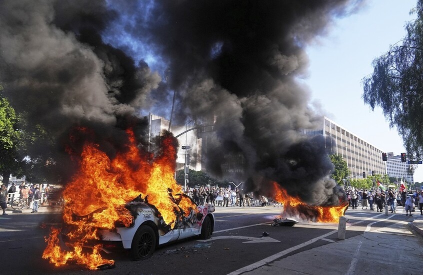 اعتقال 27 شخصاً فى لوس انجلوس