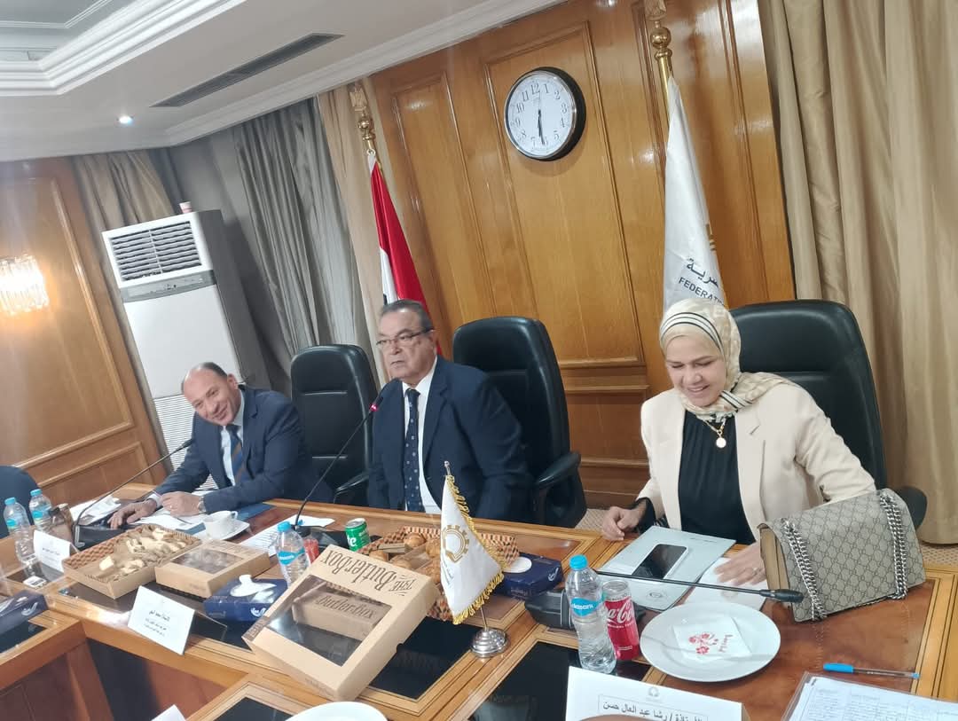 رئيس "الضرائب": إزالة أى معوقات تواجه المصانع والشركات للاستفادة من التسهيلات
