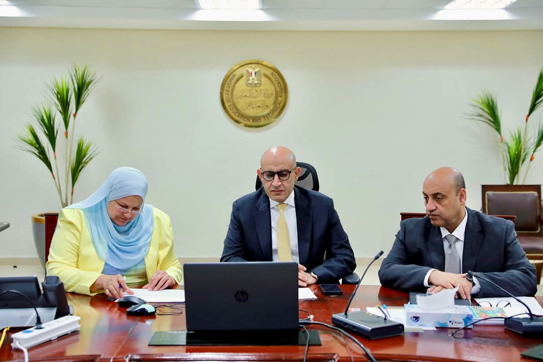 وزير التعليم تابع امتحانات الدبلومات الفنية من غرفة العمليات المركزية