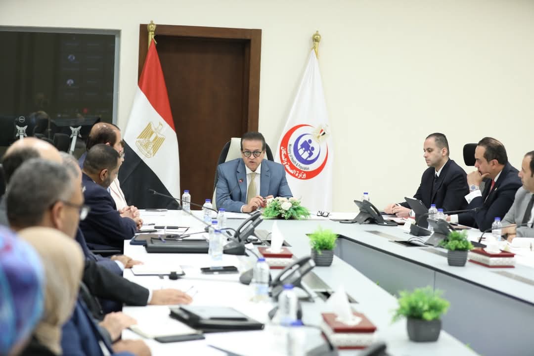 وزير الصحة يناقش خطة التأمين الطبى استعداداً لعيد الأضحى 
