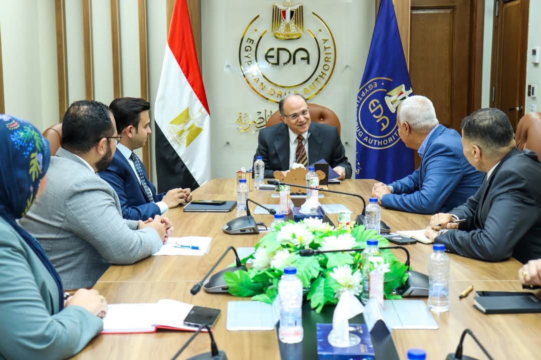 رئيس هيئة الدواء المصرية يلتقى ممثلى شركة جمجوم فارما