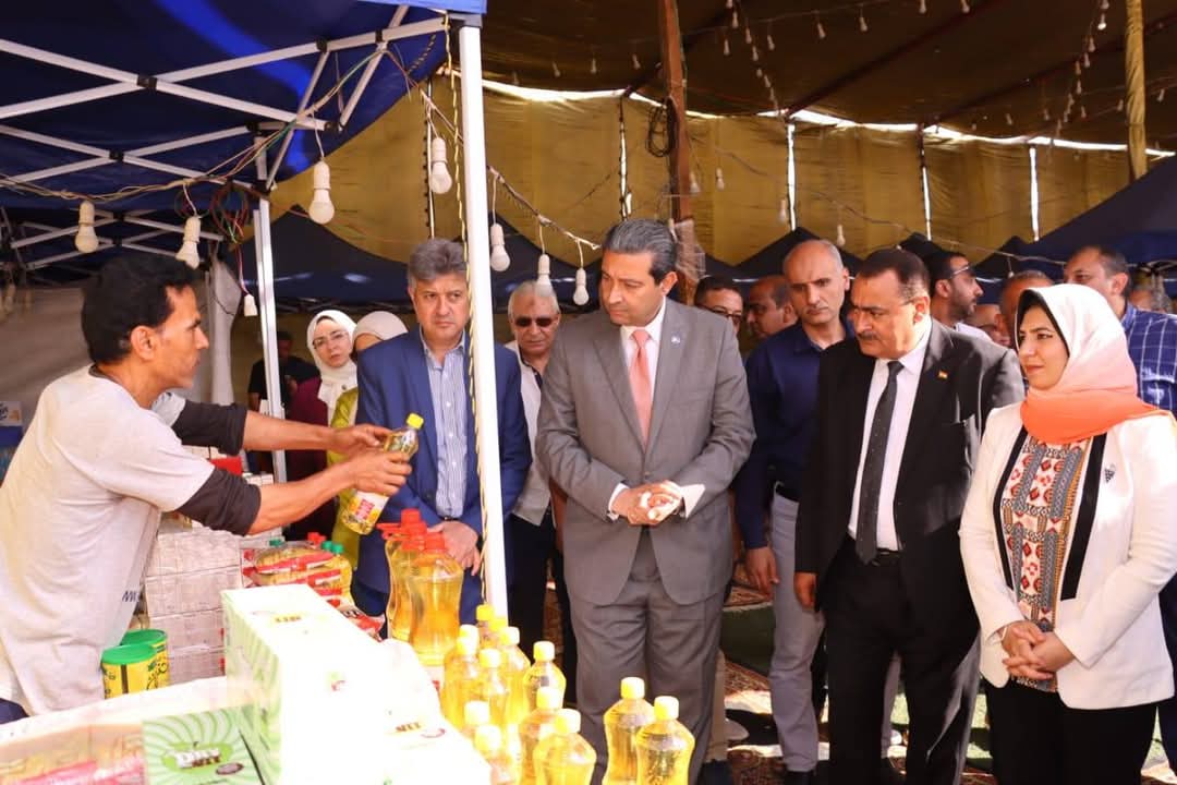 محافظ دمياط يفتتح معرض السلع الغذائية واللحوم بقرية السنانية