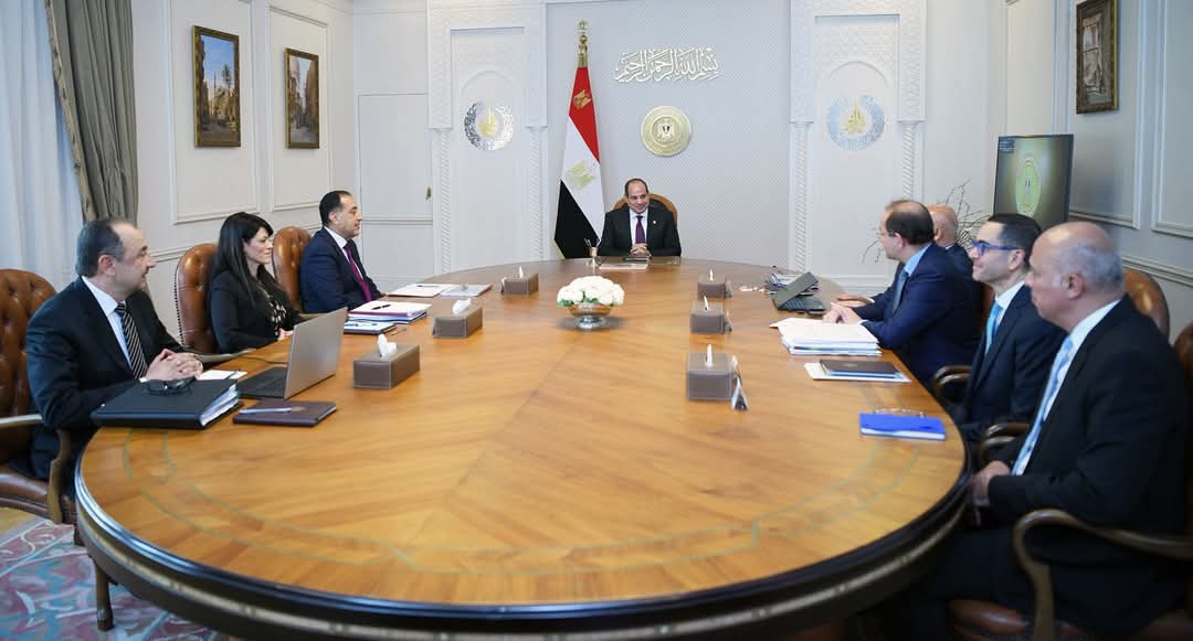 الرئيس يوجه بتطوير وتحسين أداء شركات قطاع الأعمال