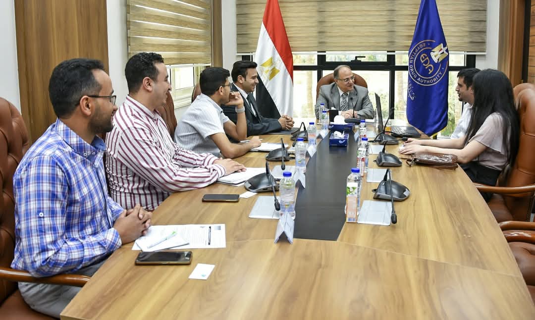 رئيس هيئة الدواء المصرية يجتمع مع ممثلى شركة "باي" لحلول الأعمال